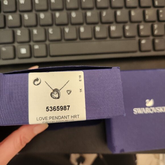 Elegant Swarovski Brand New 3 pieces love heart Necklace with 4 ways to wear - Picture 8 of 8